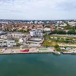 - Aparthotel