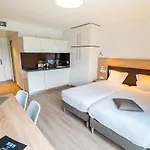- Aparthotel