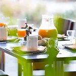- Aparthotel 3*
